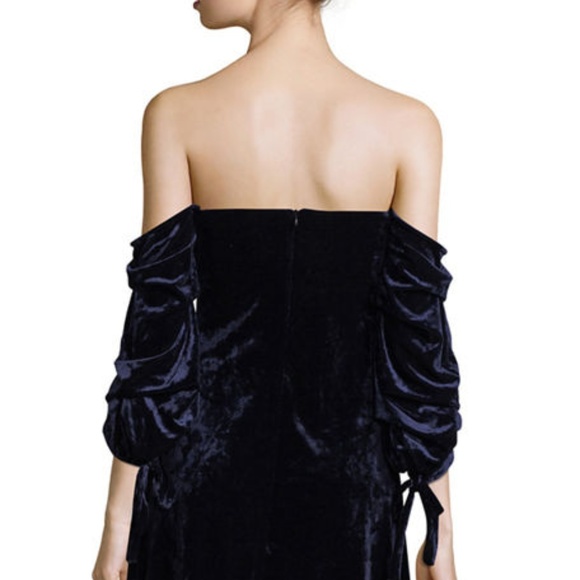 New Romeo & Juliet Velvet Off-the-Shoulder Dress - Picture 4 of 5